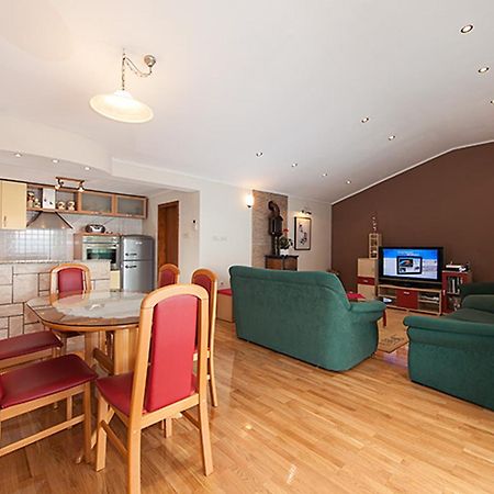 Apartments Zorica Tučepi Стая снимка